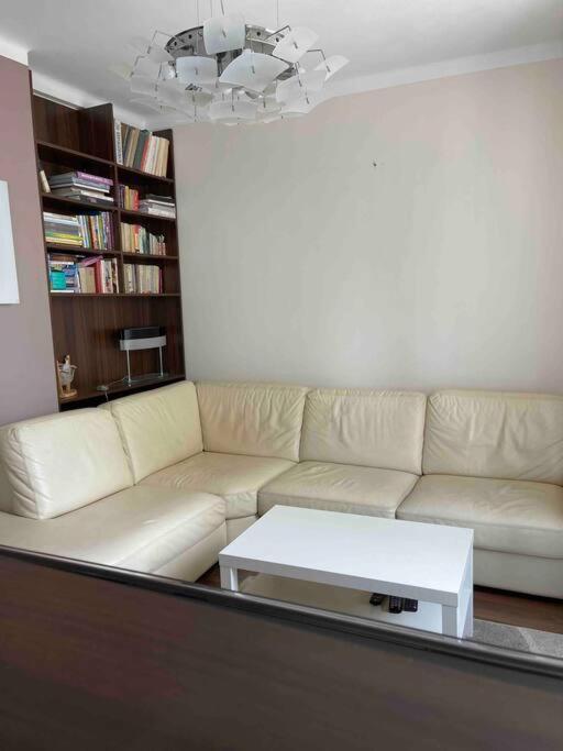 Priestranny 3 Izb. Apartman V Centre S Parkovanim. Банска-Бистрица Экстерьер фото