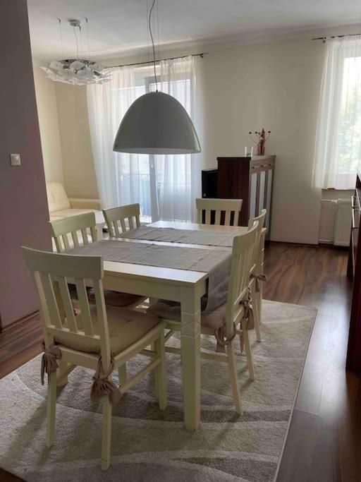 Priestranny 3 Izb. Apartman V Centre S Parkovanim. Банска-Бистрица Экстерьер фото